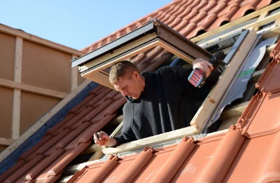 Pose de fenêtres de toit Velux à Lombron